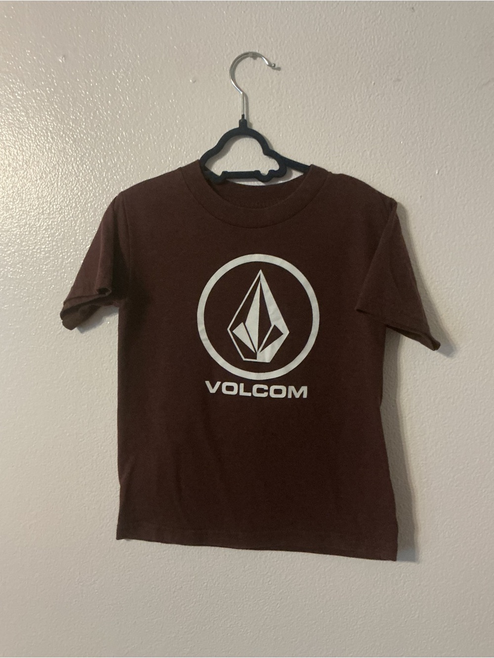 Volcom Kids Maroon Tee with White Logo Size:4